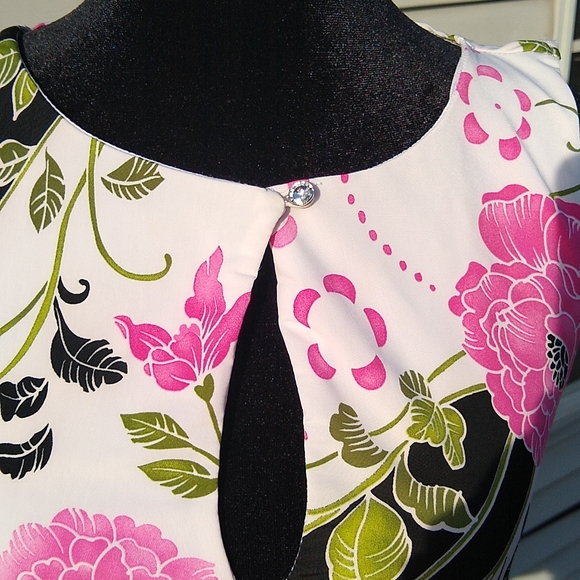 White floral keyhole dress size Small - Picture 7 of 11